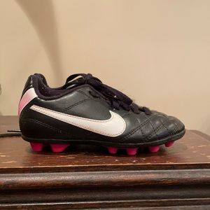 Girl’s Nike soccer cleats